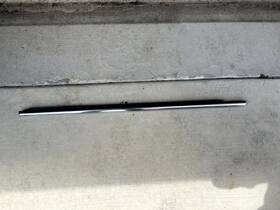 A2127250565 Mercedes-benz 2010 W212 E350 Front Door Window Exterior Belt Trim Left Side Oem