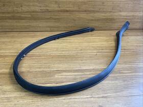 A2177200301 Mercedes-benz Oem 2014 - 2017 S550 C217 Front Left Roof Weatherstrip Seal Note A2177200301 Mercedes-benz Oem 2014 - 2017 S550 C217 Front Left Roof Weatherstrip Seal Note