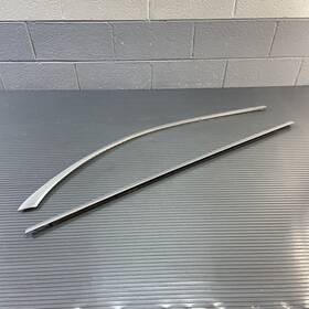 A2226900980 Mercedes-benz 2006-2021 S550 Rear Right Door Window Seal Trim Set Oem Note A2226900980 Mercedes-benz 2006-2021 S550 Rear Right Door Window Seal Trim Set Oem Note