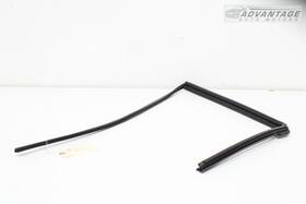 5r0j-tm4 Nissan 2018-2021 Kicks Sv Rear Right Side Door Window Run Channel Seal Oem