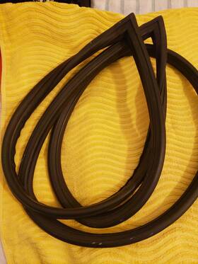 72610-e4600 Nissan Oem Windshield Weatherstrip Seal For Datsun 240z 260z 280z Pre-owned