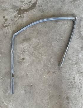 80331-zh00a Nissan 04-07 Titan Se Le Xe Crew Cab Front Left Window Channel Run
