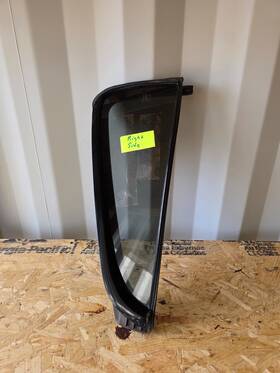 822727s000 Nissan 2005 Armada Right Rear Passenger Vent Window Glass Oem