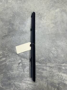 Oem 2 990 301 302 12-15 Bmw X1 E84 Rear Right Passenger Door Window Rubber Seal Insulator Unit