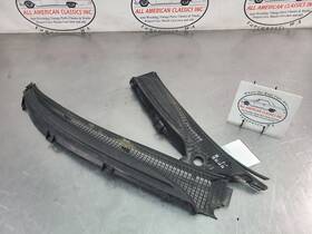 123.gm2n06 Pontiac 2006 Gto Front Windshield 2-piece Cowl Vent Panel Assembly - Oem 123.gm2n06 Pontiac 2006 Gto Front Windshield 2-piece Cowl Vent Panel Assembly - Oem