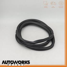 95853936701 Porsche 11-18 Cayenne 958 Rear Right Passenger Side Door Weather Strip Seal Oem