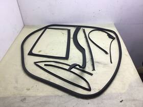 97053627500 Porsche Panamera Rear Left Window Door Weather Strip Seal Rubber Set 10-16 Y