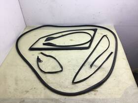 97053753100 Porsche Panamera Front Left Driver Door Window Seal Weather Strip Set 10-16 Y