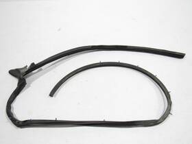 02.04.2025 Porsche Md435 313 Cayman 718 2018 Right Passenger Door Weatherstrip Rubber Seal 17-24