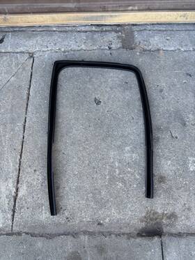55112365 Ram 2013-2018 Dodge 1500 Door Rear Left Quad Cab Window Channel Seal Oem Al