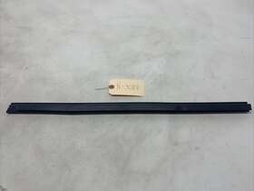 1038405-00-a Tesla 2012-2020 Model S Ms Front Left Door Window Inner Belt Weatherstrip Seal