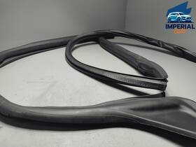 Tesla 6009584-00-m 2012-2020 Model S Front Passenger Side Door On Body Weatherstrip Seal Oem