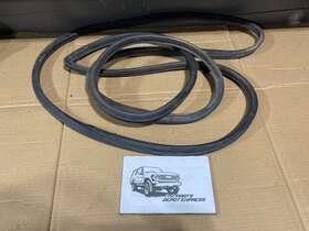 67861-90a00 Toyota 1980-1987 Land Cruiser Bj60 Fj60 Front Right Door Seal Strip