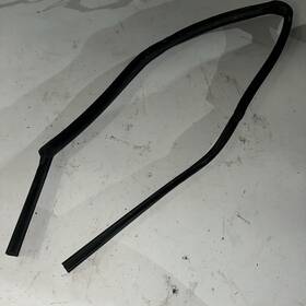 68141-0c020 Toyota 01-07 Sequoia Tundra Right Front Passenger Window Glass Run Channel Oem