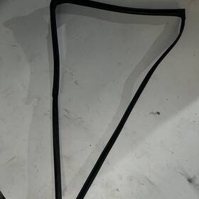 68142-0c010 Toyota 2004 Sequoia Right Rear Passenger Window Run Channel Oem