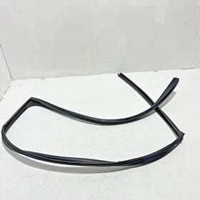 68151-06182 Toyota Front Left Glass Window Run Channel Weathers Camry 2018-2022 Oem